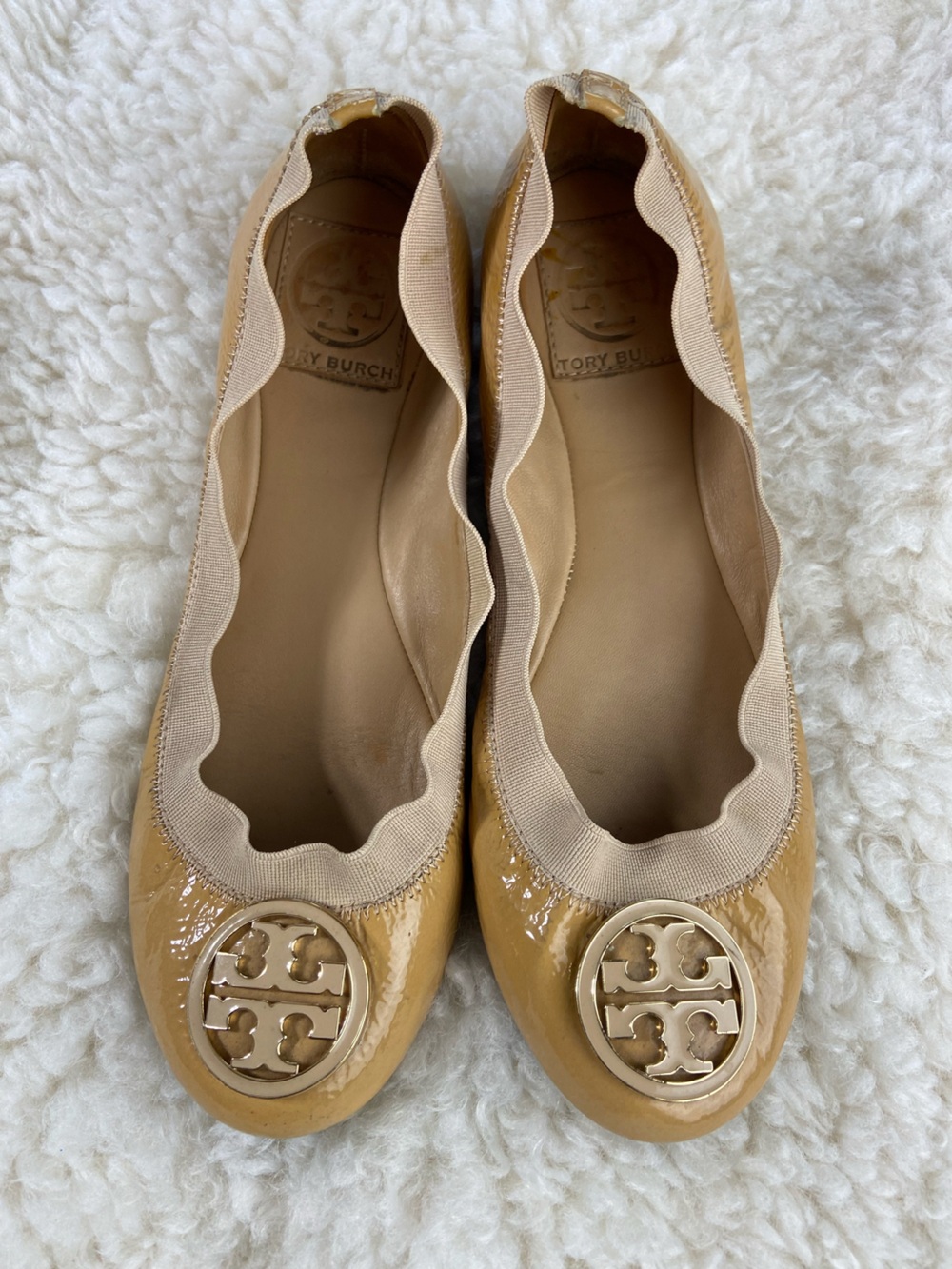 Tory Burch Caroline Sz 7 Tan/Yellow Patent Leather Logo Medallion Ballet Flats